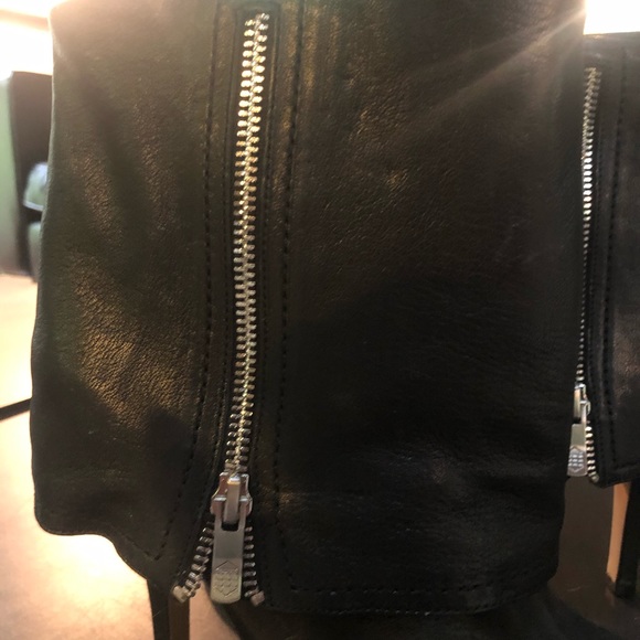 Beautiful NWT in box Vince Camuto zipper booties - Picture 5 of 5